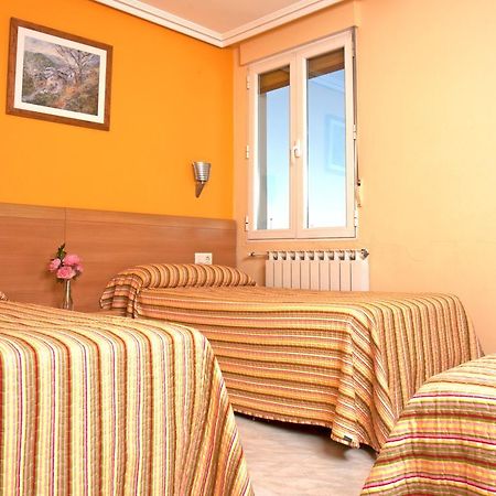 Hostal Europa Pension Ирун Экстерьер фото