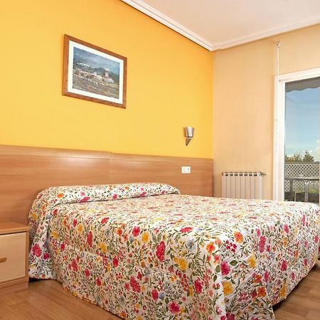 Hostal Europa Pension Ирун Экстерьер фото