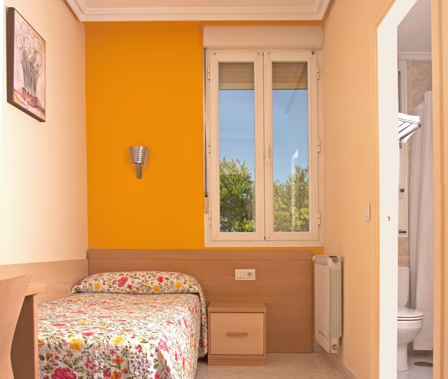 Hostal Europa Pension Ирун Экстерьер фото