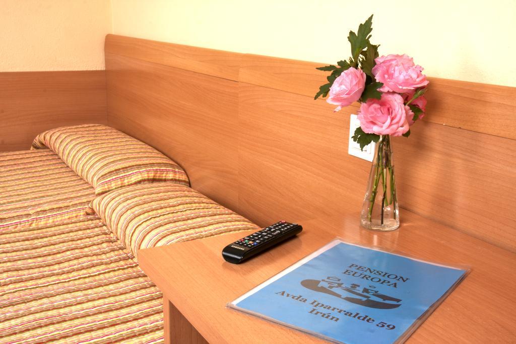 Hostal Europa Pension Ирун Экстерьер фото