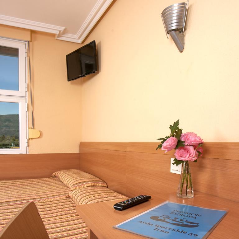 Hostal Europa Pension Ирун Экстерьер фото