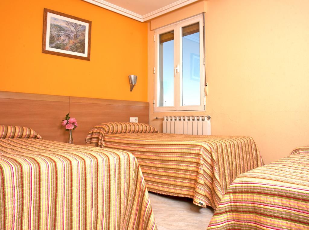 Hostal Europa Pension Ирун Экстерьер фото