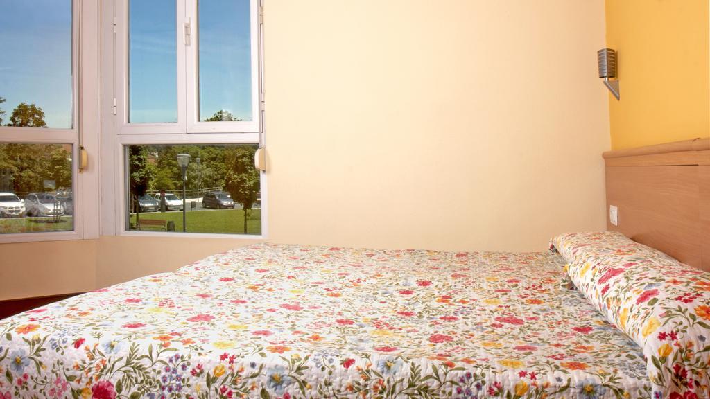 Hostal Europa Pension Ирун Экстерьер фото