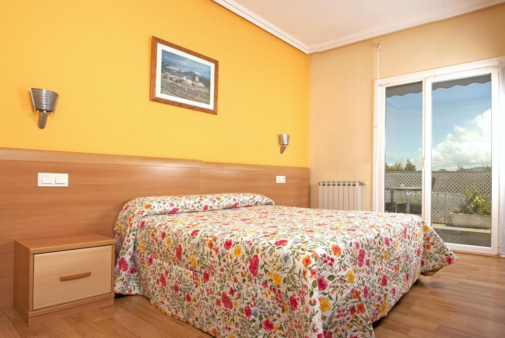 Hostal Europa Pension Ирун Экстерьер фото